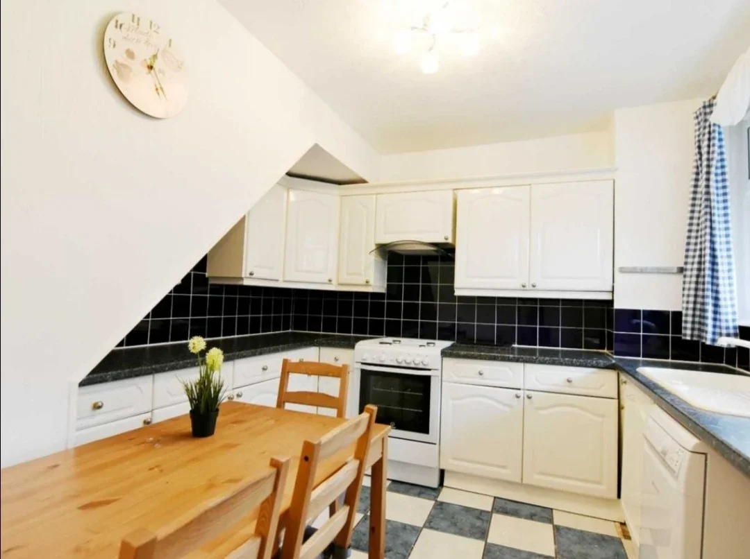 Flat Aintree Street in Greater London