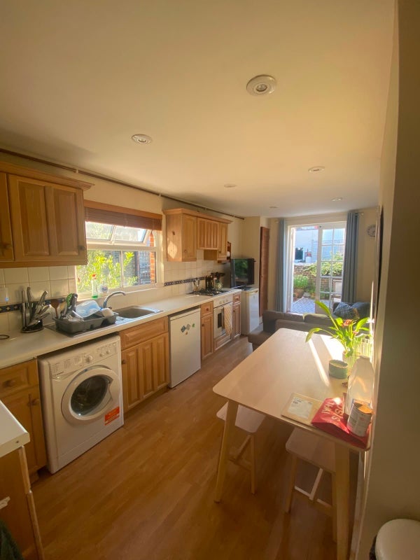 Room Ingelow Road in Greater London