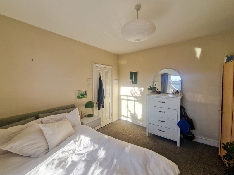 Room Ingelow Road in Greater London