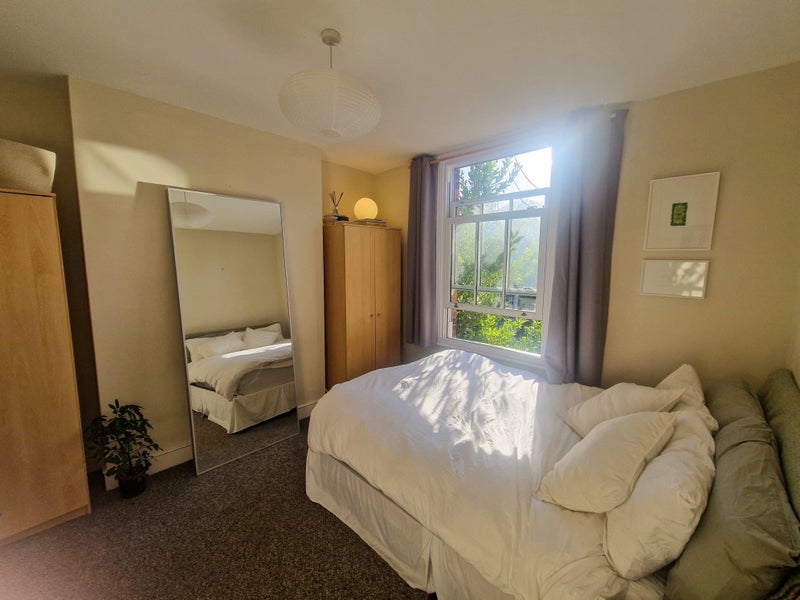 Room Ingelow Road in Greater London
