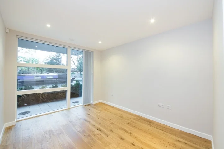 Flat Amberley Road in City of Westminster