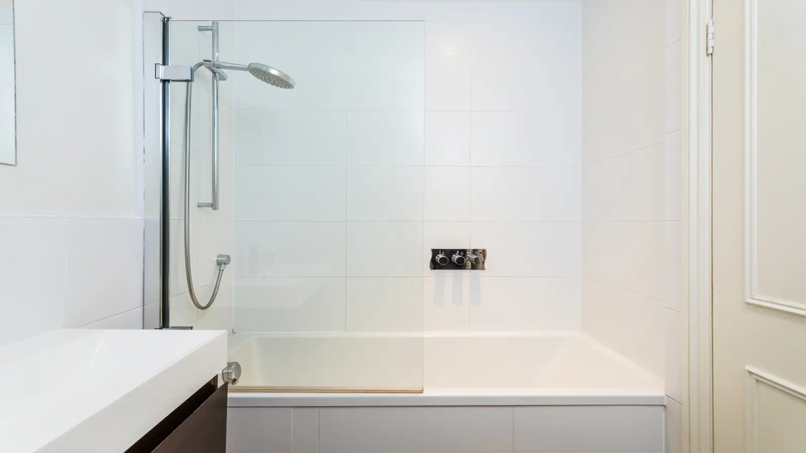 Flat Oxford Gardens in Greater London