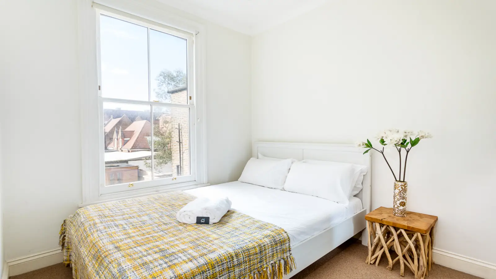 Flat Oxford Gardens in Greater London