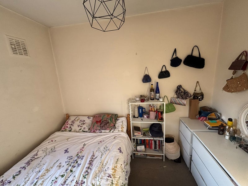 Room Balham Hill in Greater London