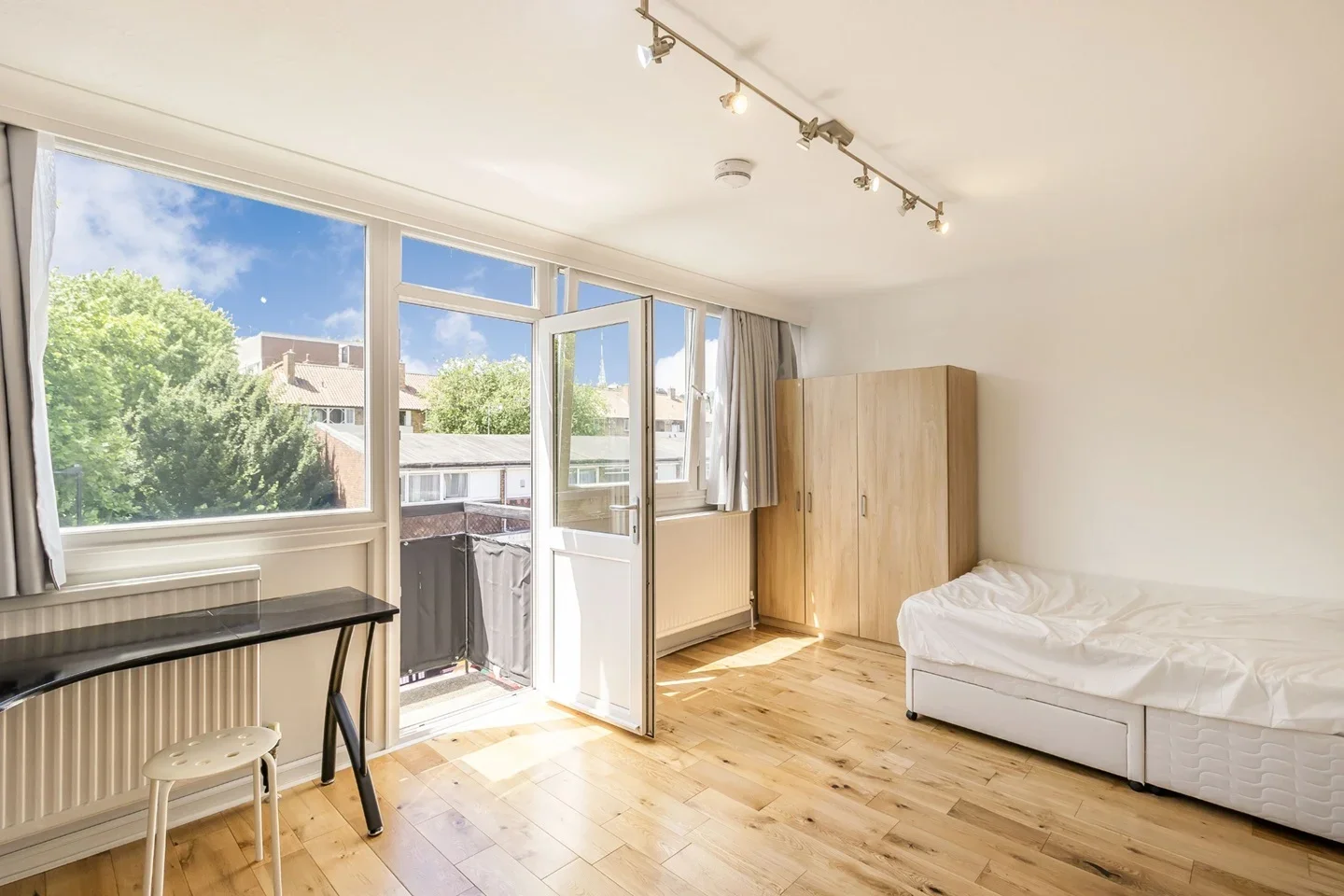 Flat Campsfield Road in Greater London