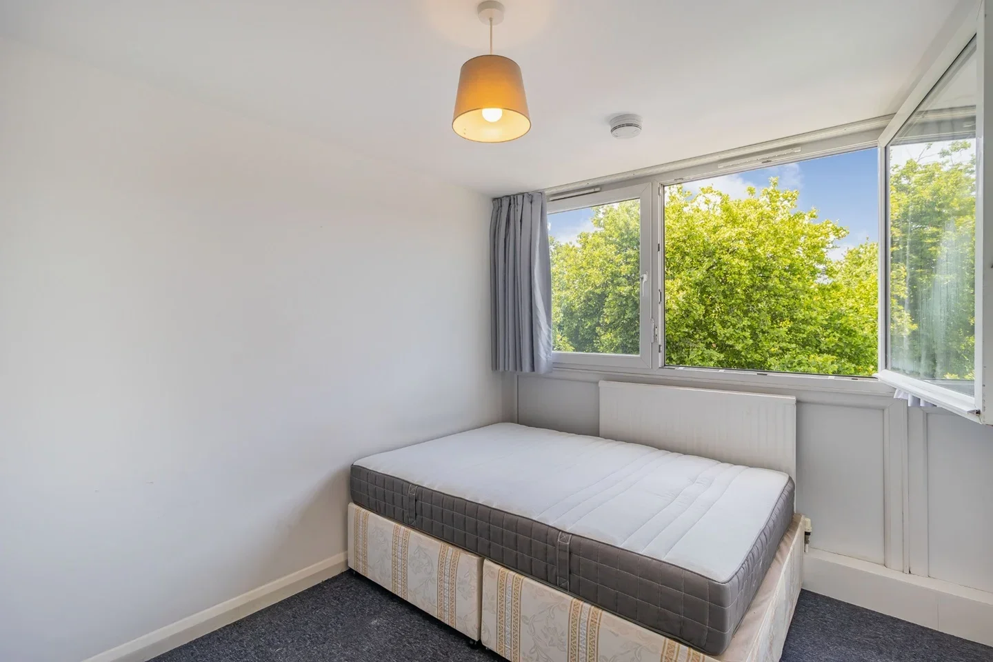 Flat Campsfield Road in Greater London