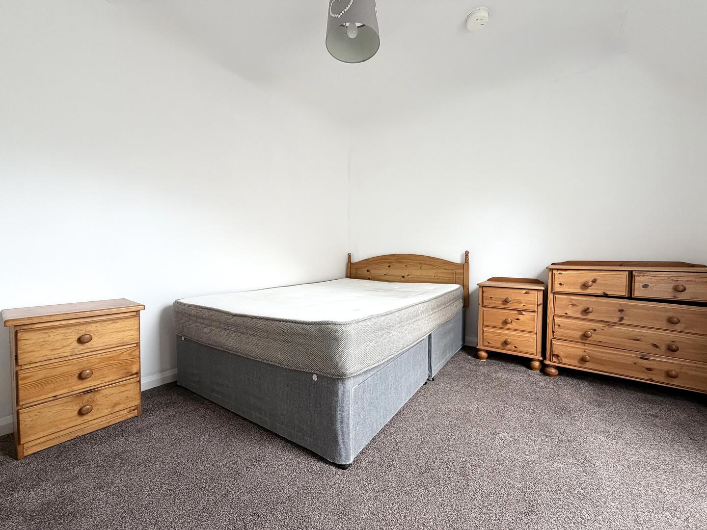 Room Clarence Road in East Cowes