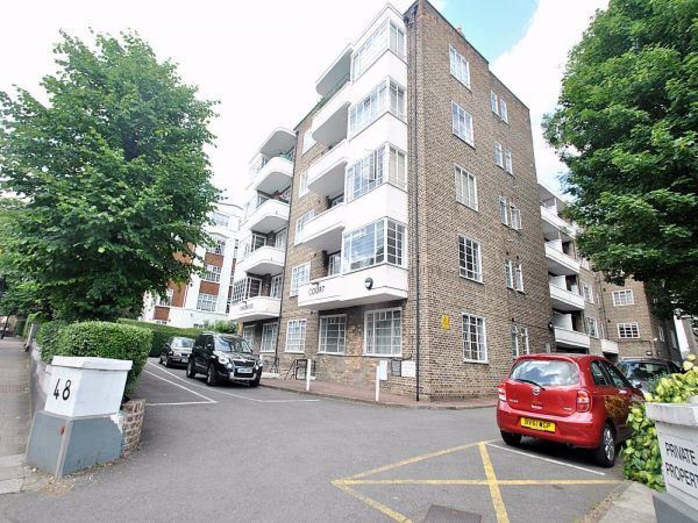 Flat West End Lane in Greater London