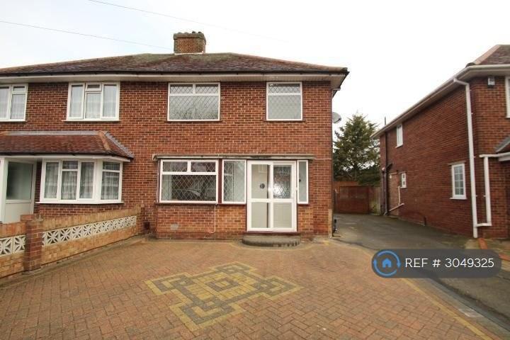House Townson Avenue in Greater London