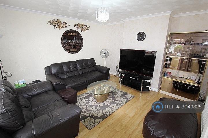 House Townson Avenue in Greater London