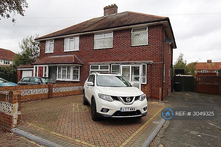House Townson Avenue in Greater London