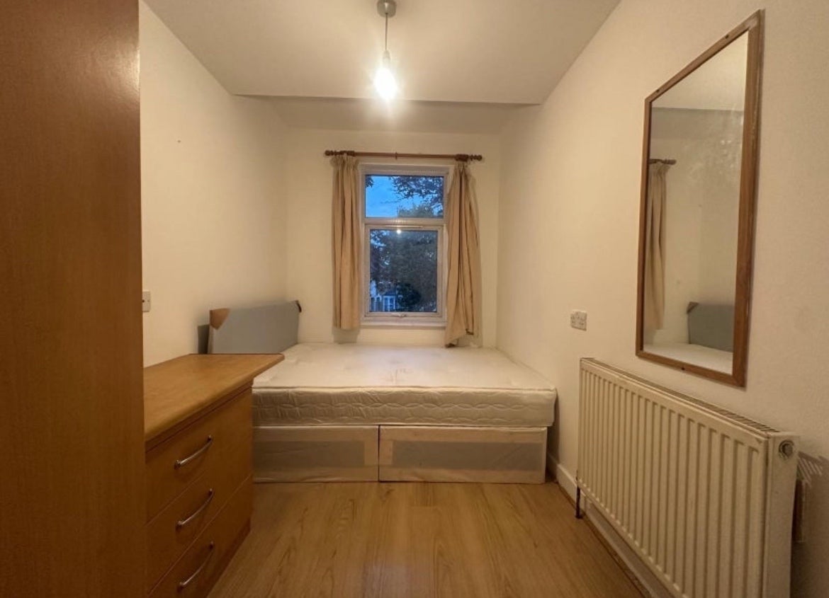Room Holbrook Road in Greater London