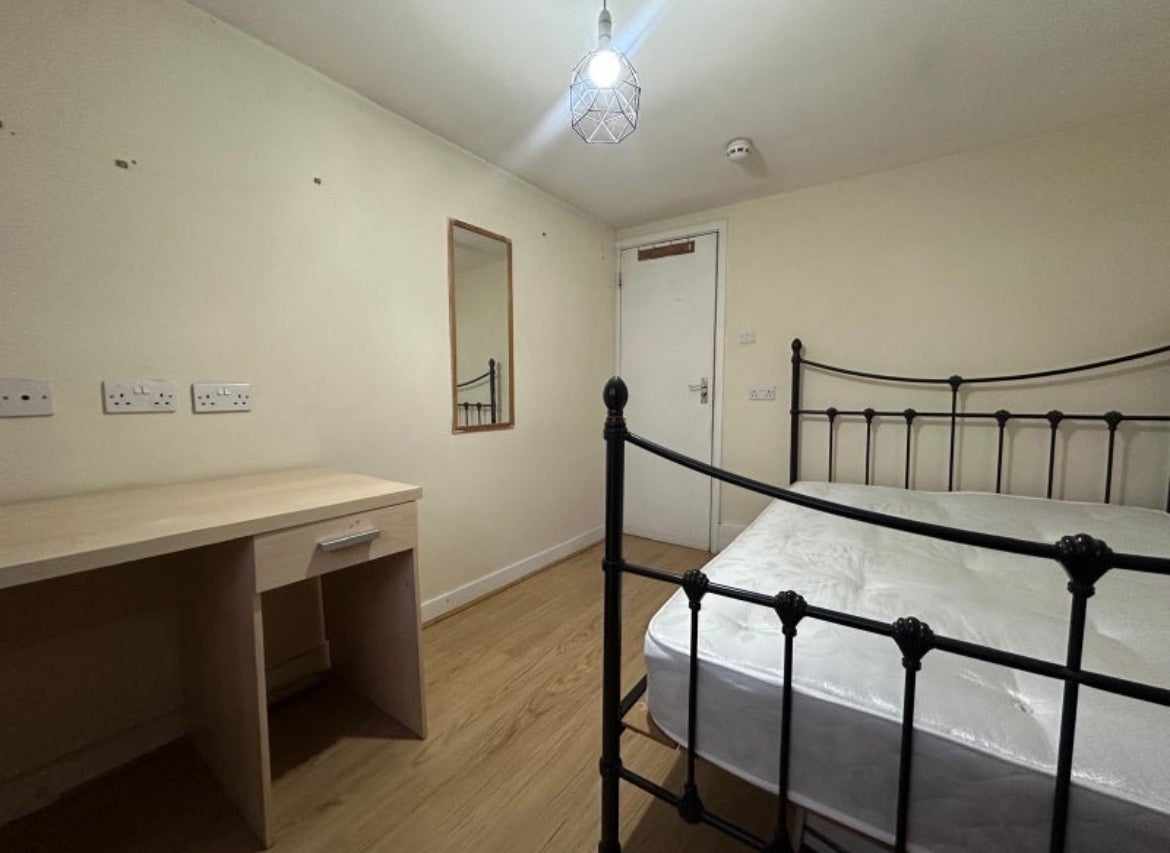 Room Holbrook Road in Greater London