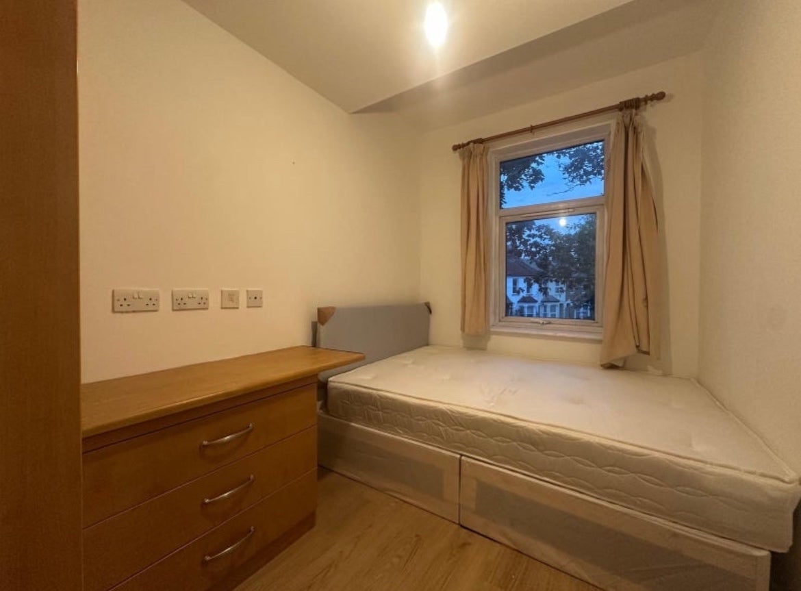 Room Holbrook Road in Greater London