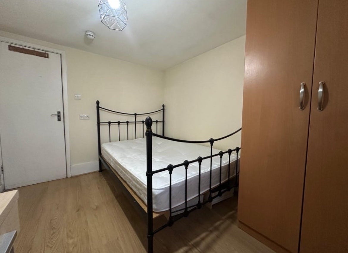 Room Holbrook Road in Greater London