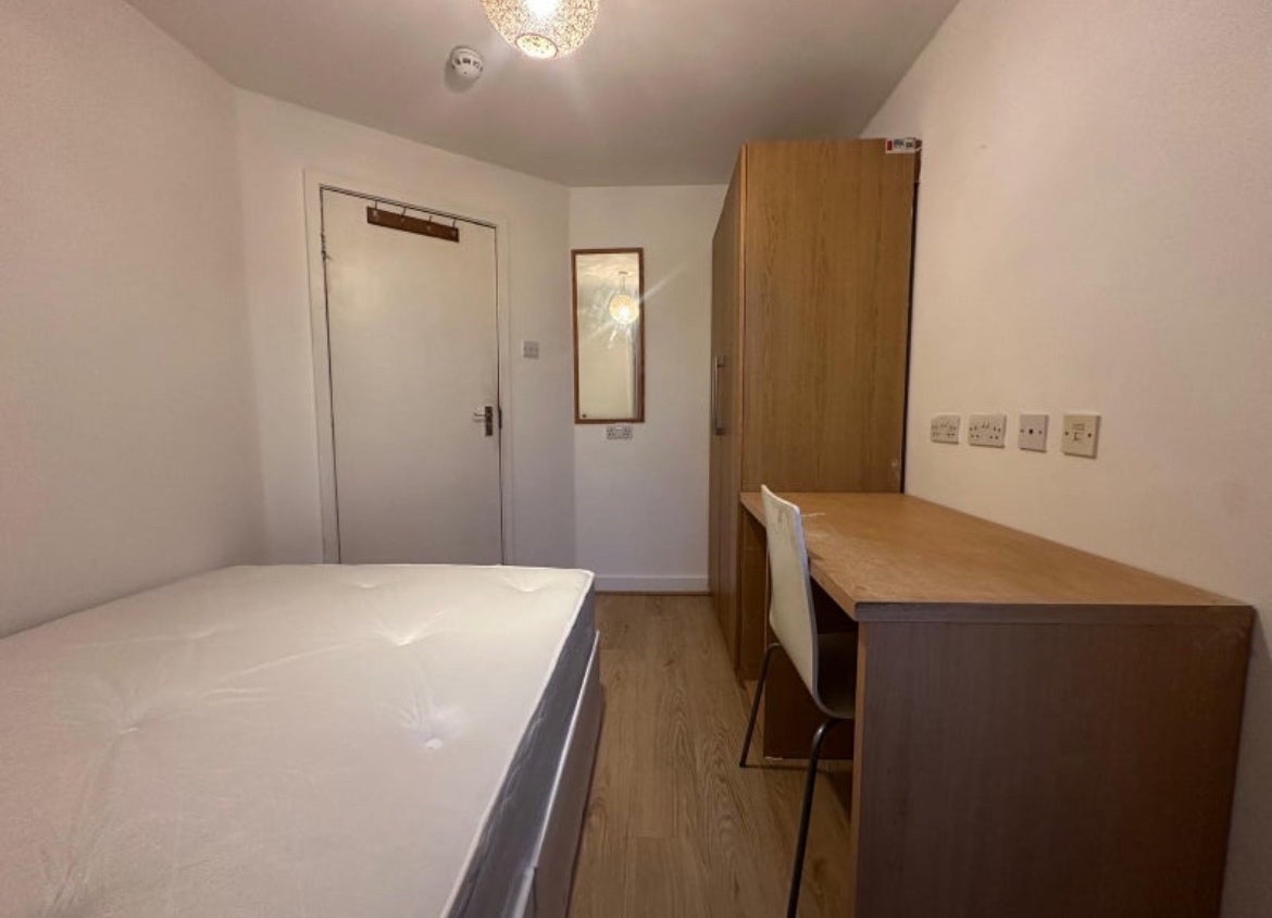 Room Holbrook Road in Greater London