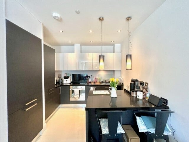 Flat Swan Lane in Winchester