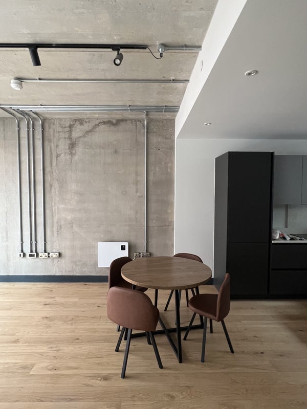 Flat Hankinson Way in Salford