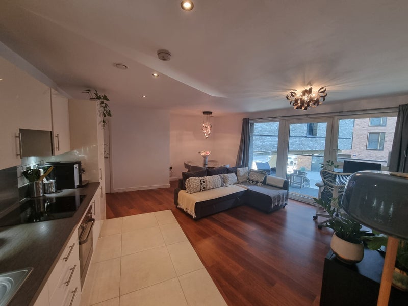 Room Bailey Street in Greater London
