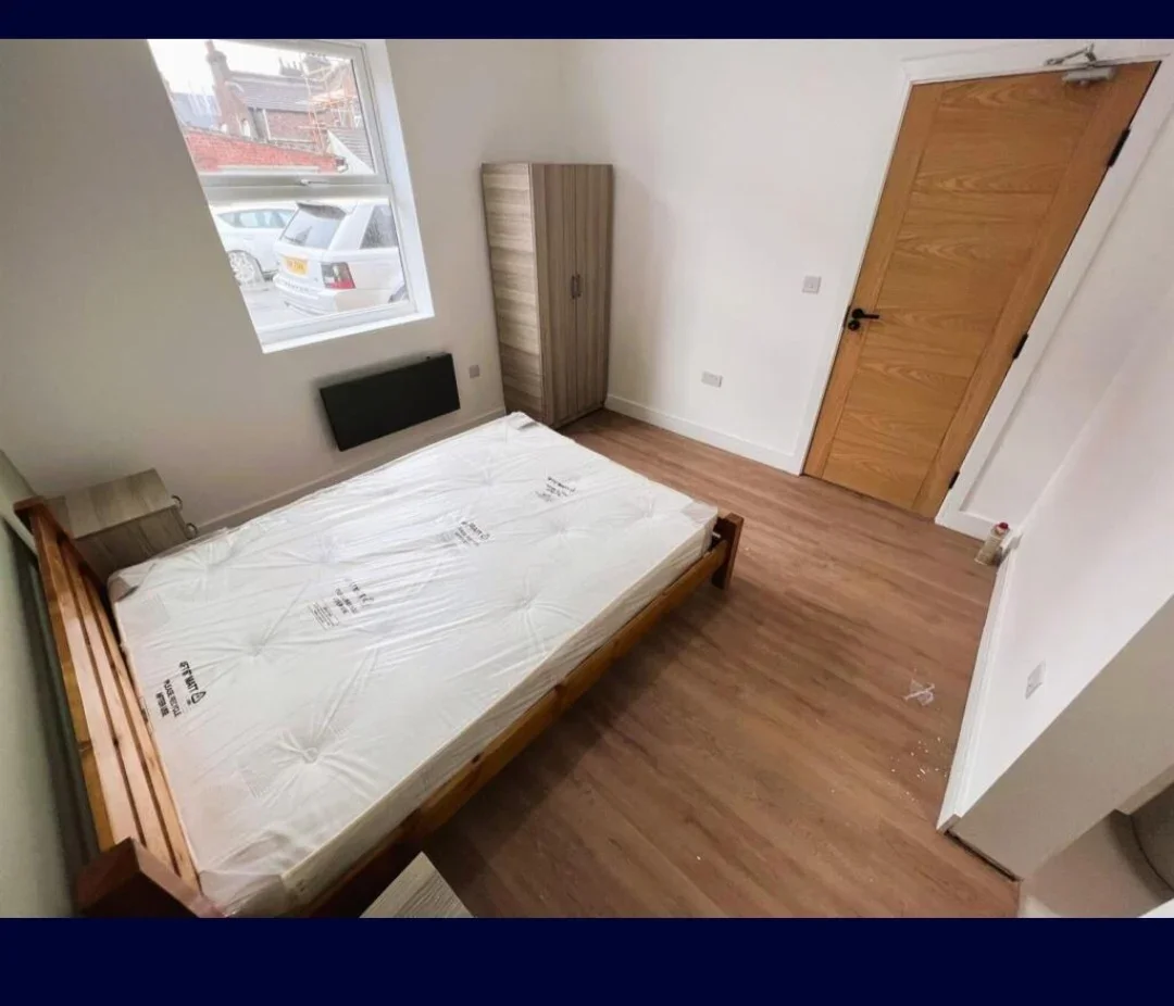 Room Granville Road in Luton