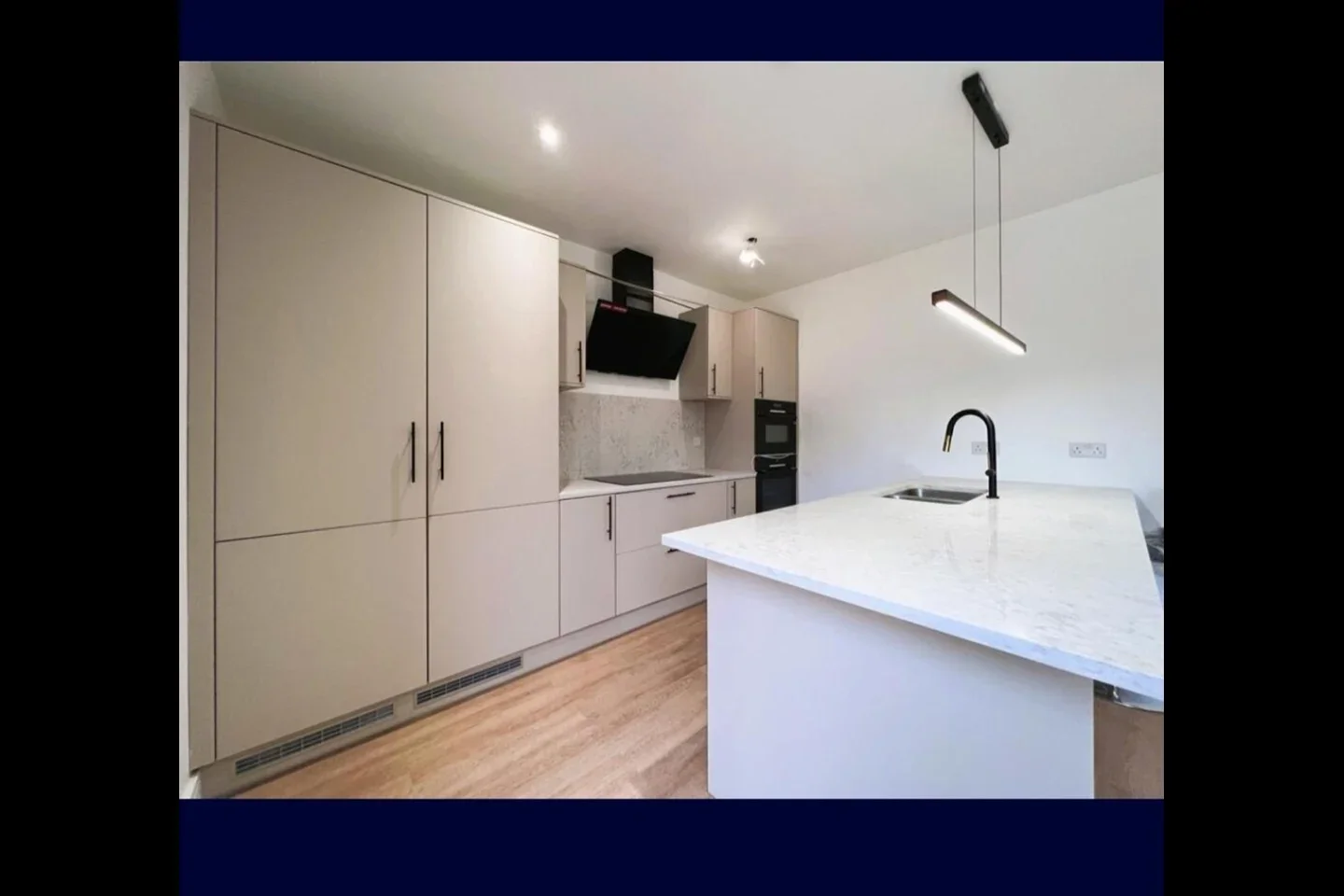 Room Granville Road in Luton