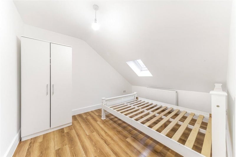 Room New Kent Road in Greater London