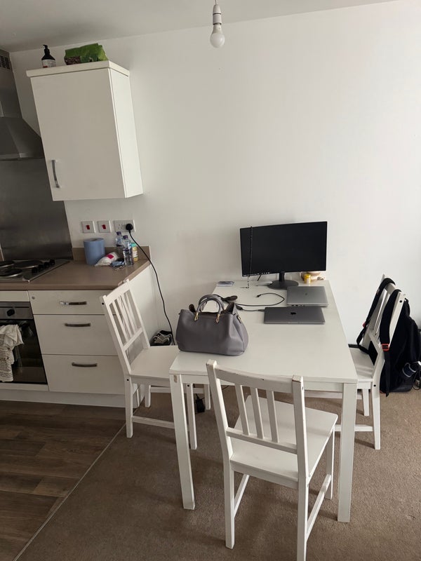 Room Elmira Way in Salford