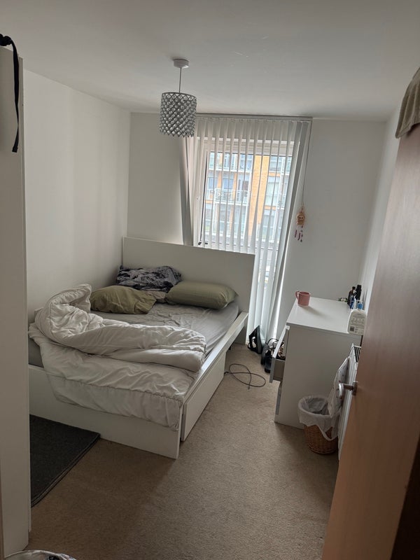 Room Elmira Way in Salford