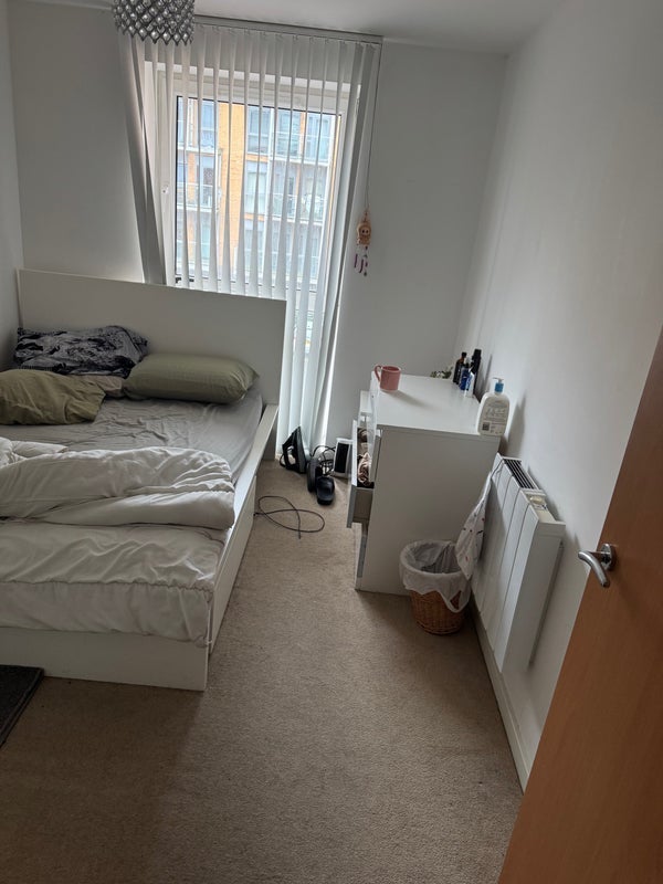 Room Elmira Way in Salford