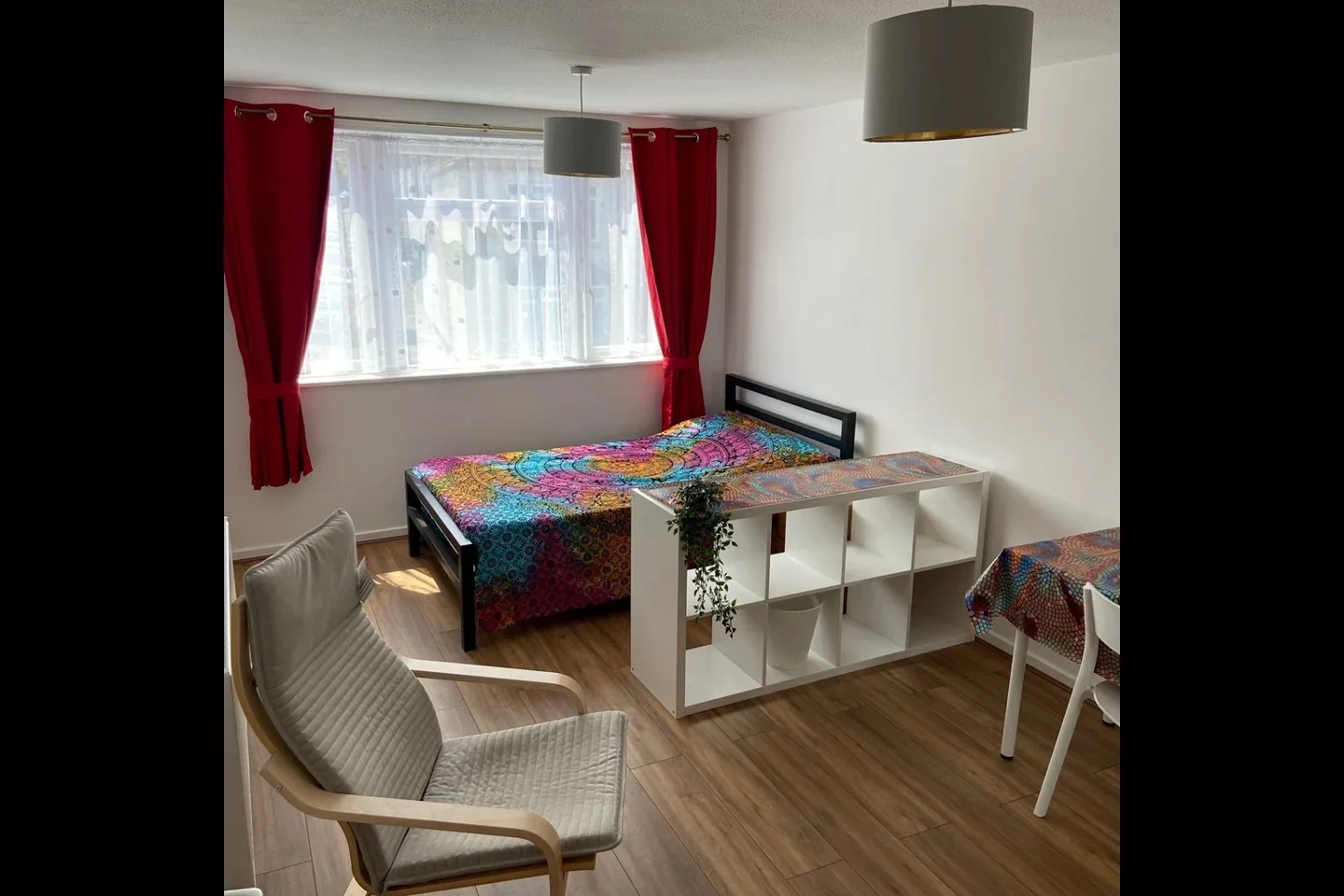 Flat Hartville Road in Greater London
