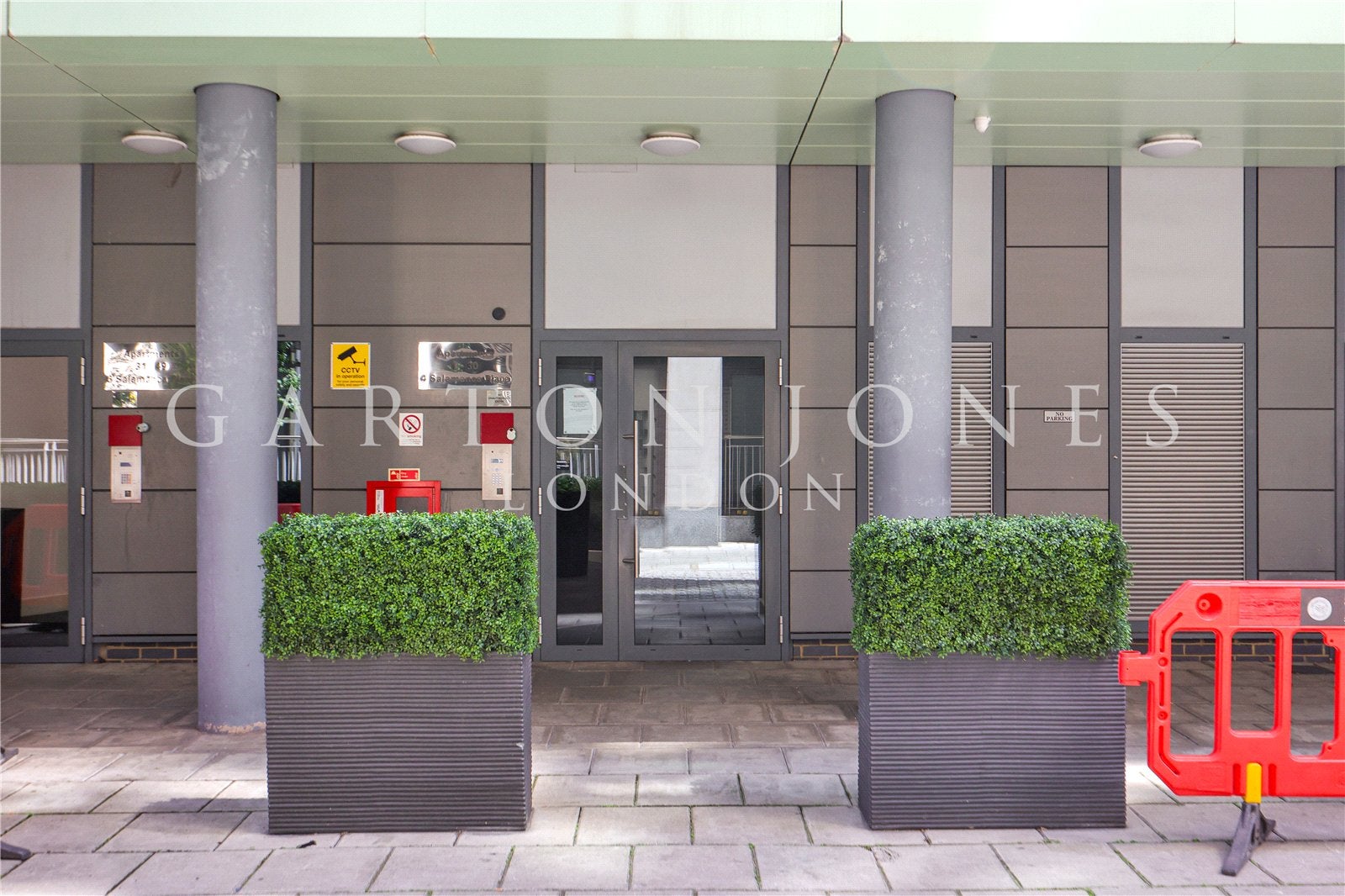 Flat Salamanca Place in Greater London