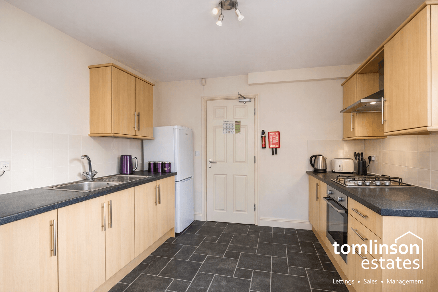Flat Ednaston Road in Nottingham