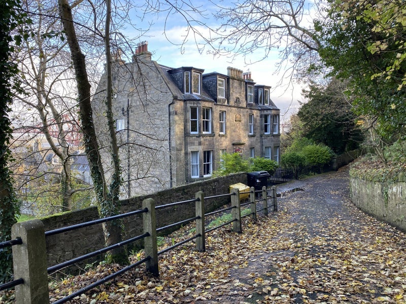 Flat Stoneycroft Road in South Queensferry