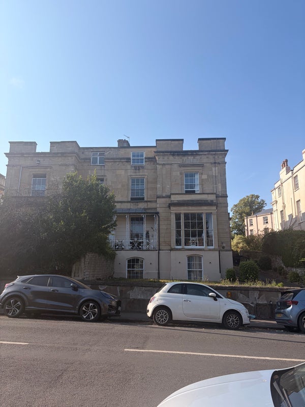 Room Cotham Road in Bristol