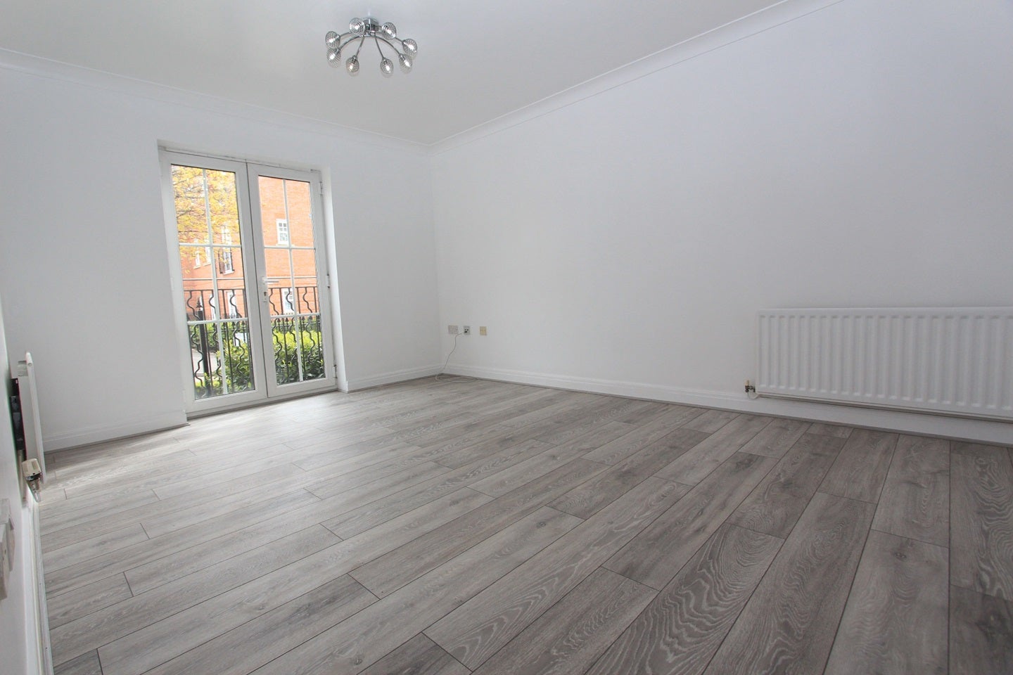 Flat Seaton Square in Greater London