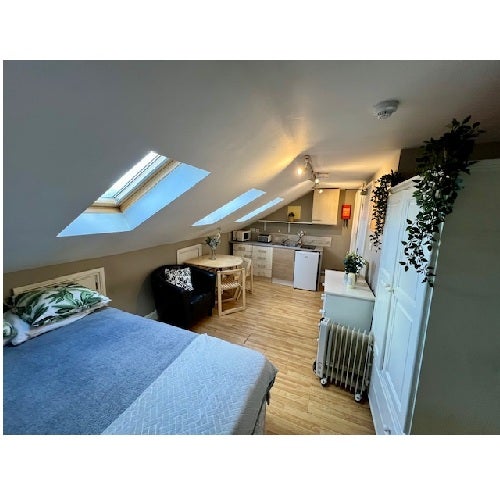 Room Lena Gardens in Greater London