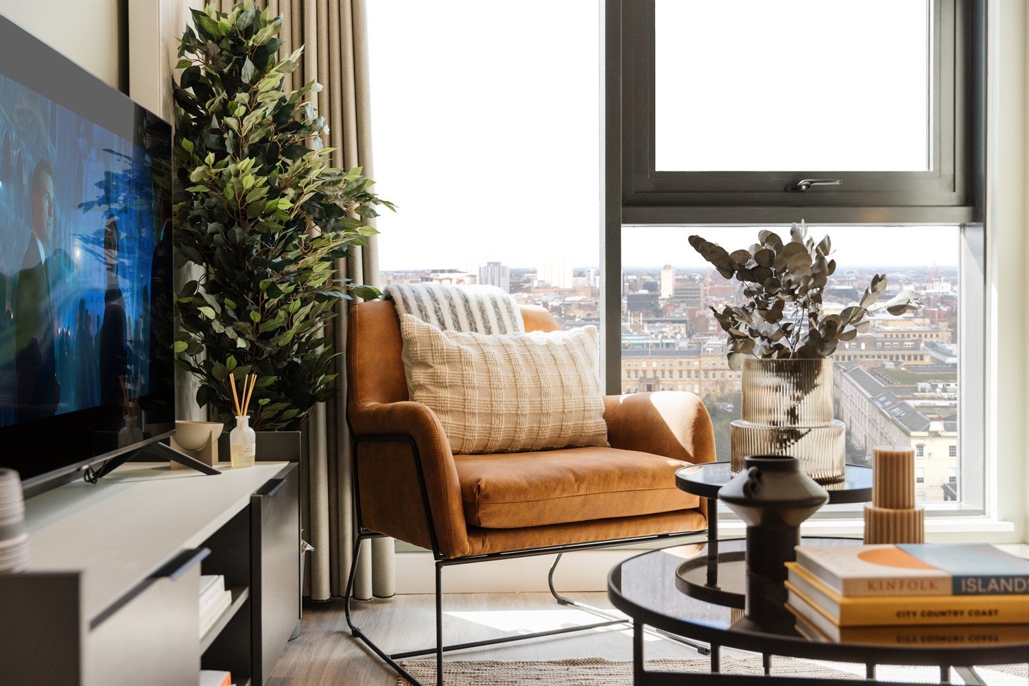 Flat Holland Park Avenue in Greater London