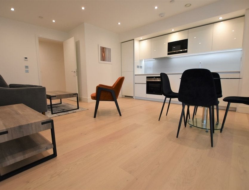 Flat Garnet Place in Greater London