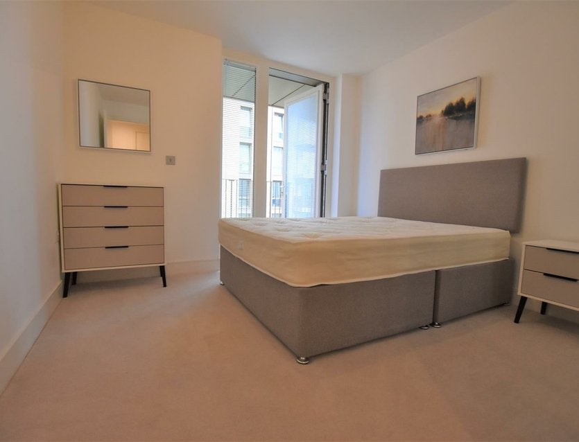 Flat Garnet Place in Greater London