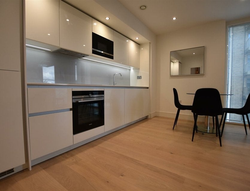 Flat Garnet Place in Greater London