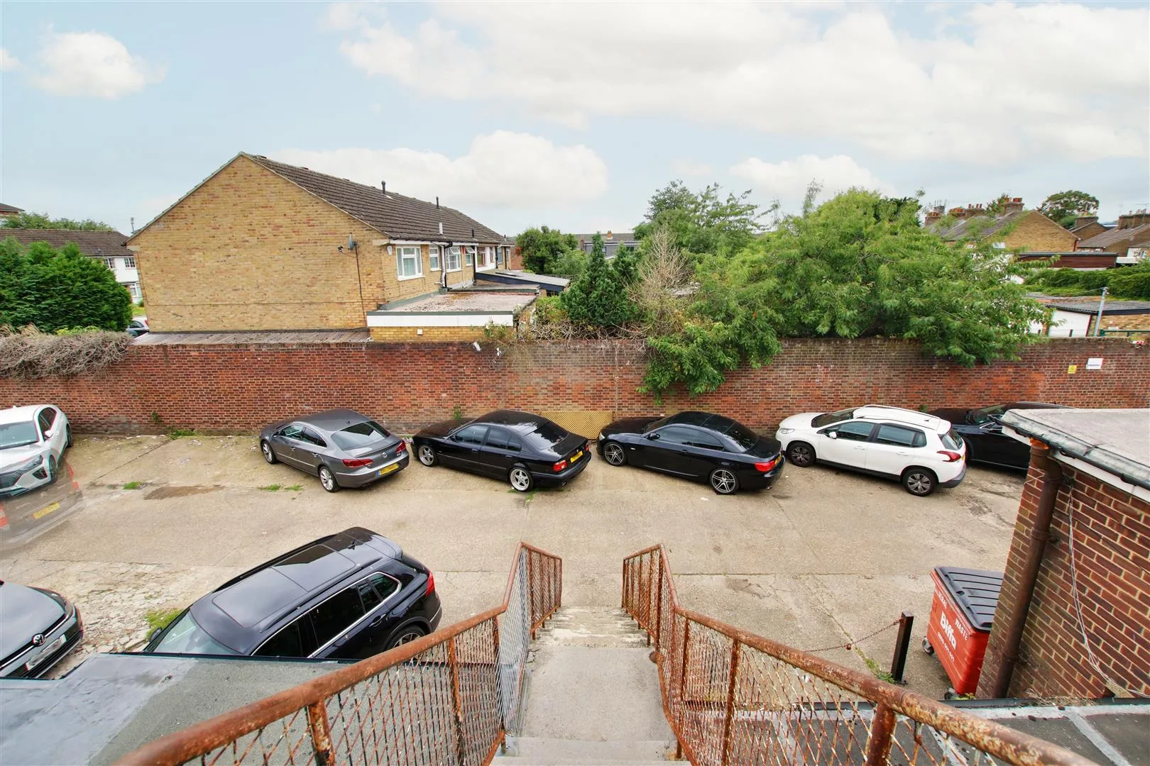 Flat Turners Hill in Cheshunt