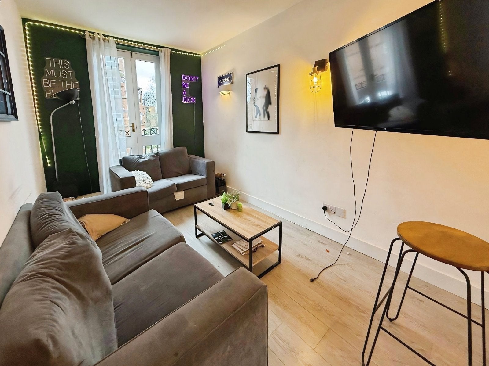 Room Kingswood Road in Manchester