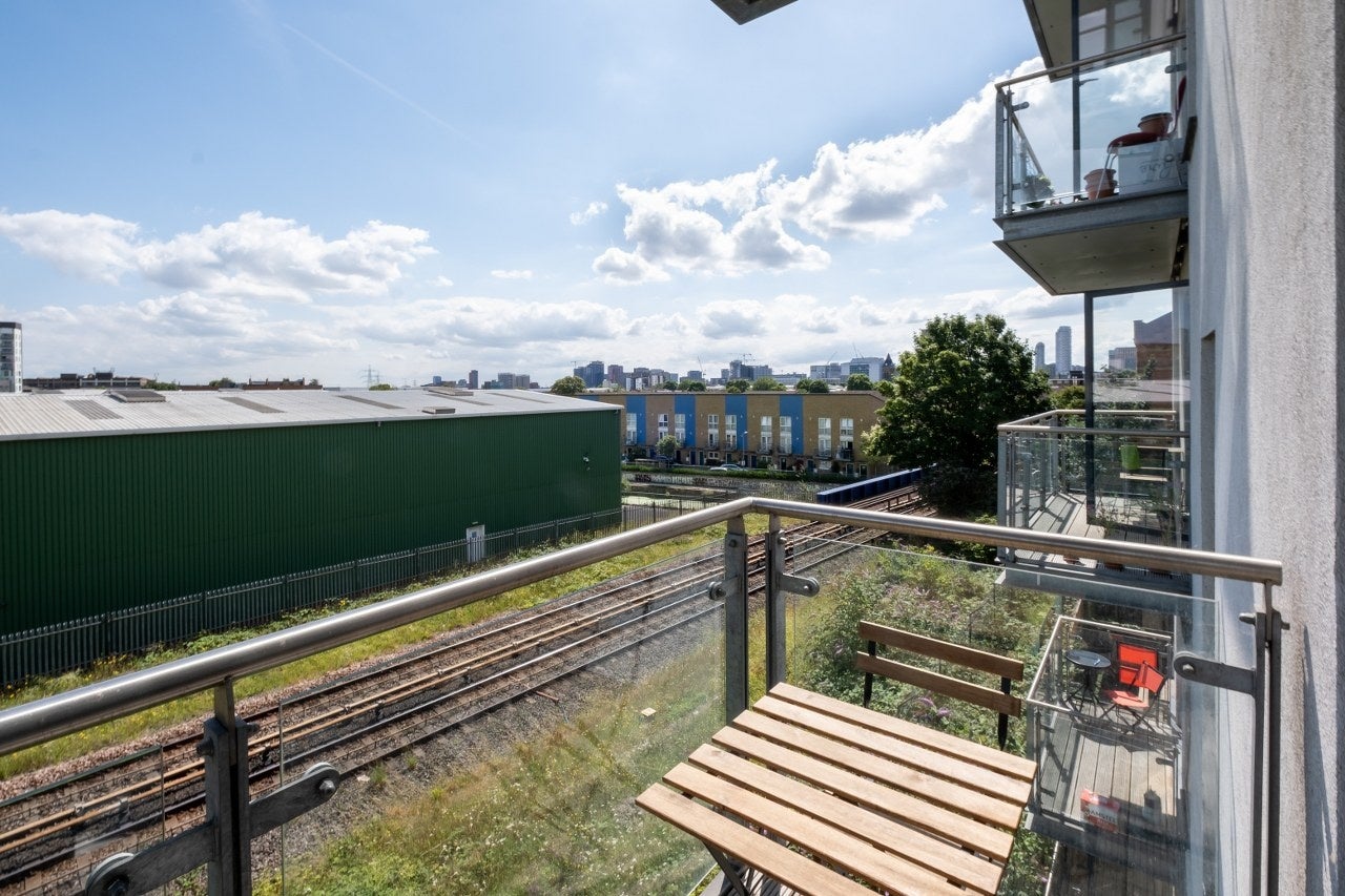Flat Seven Sea Gardens in Greater London