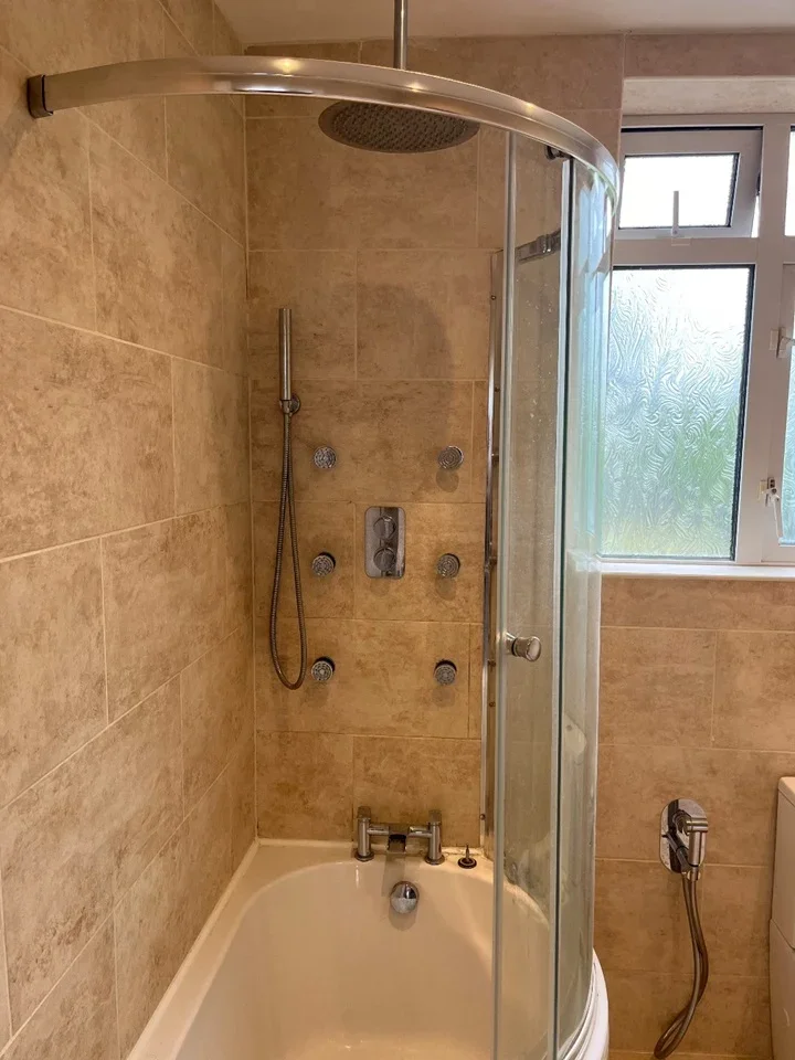 Flat Dymchurch Close in Greater London