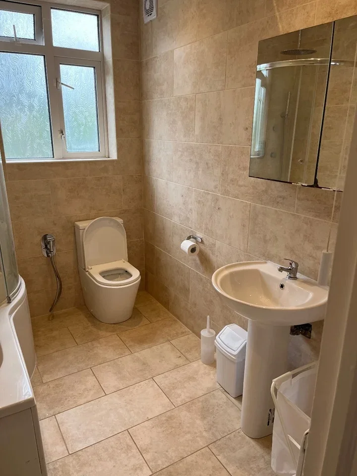 Flat Dymchurch Close in Greater London