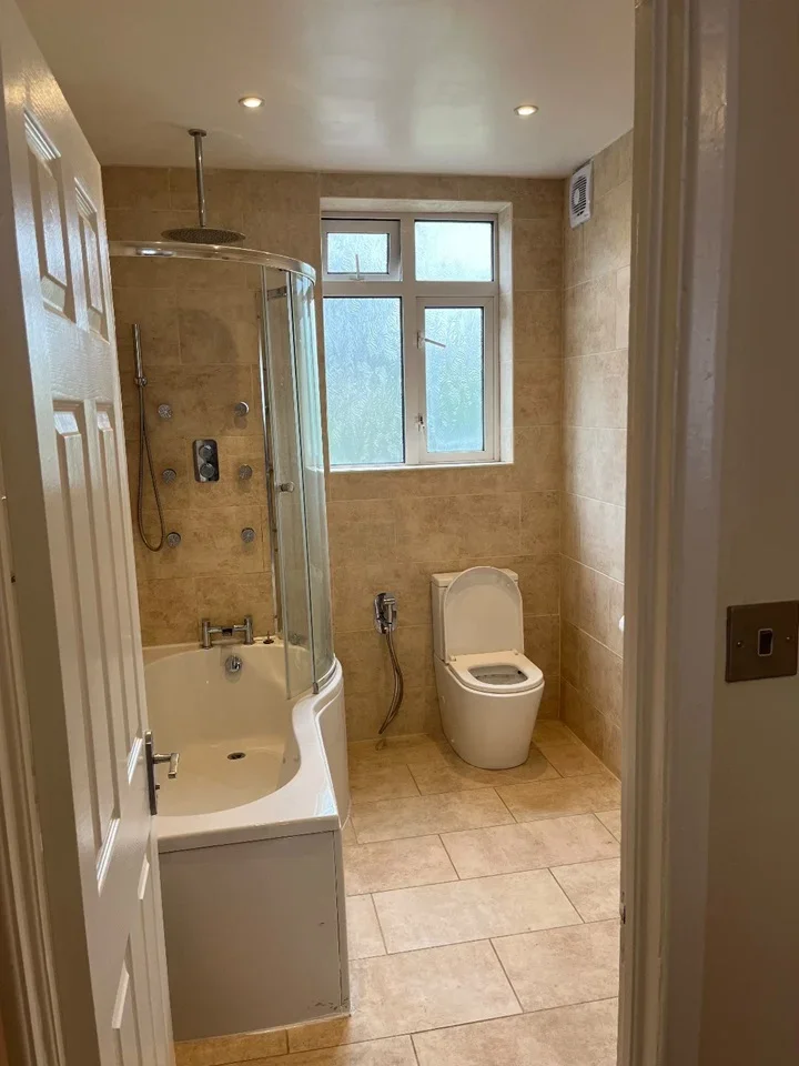 Flat Dymchurch Close in Greater London