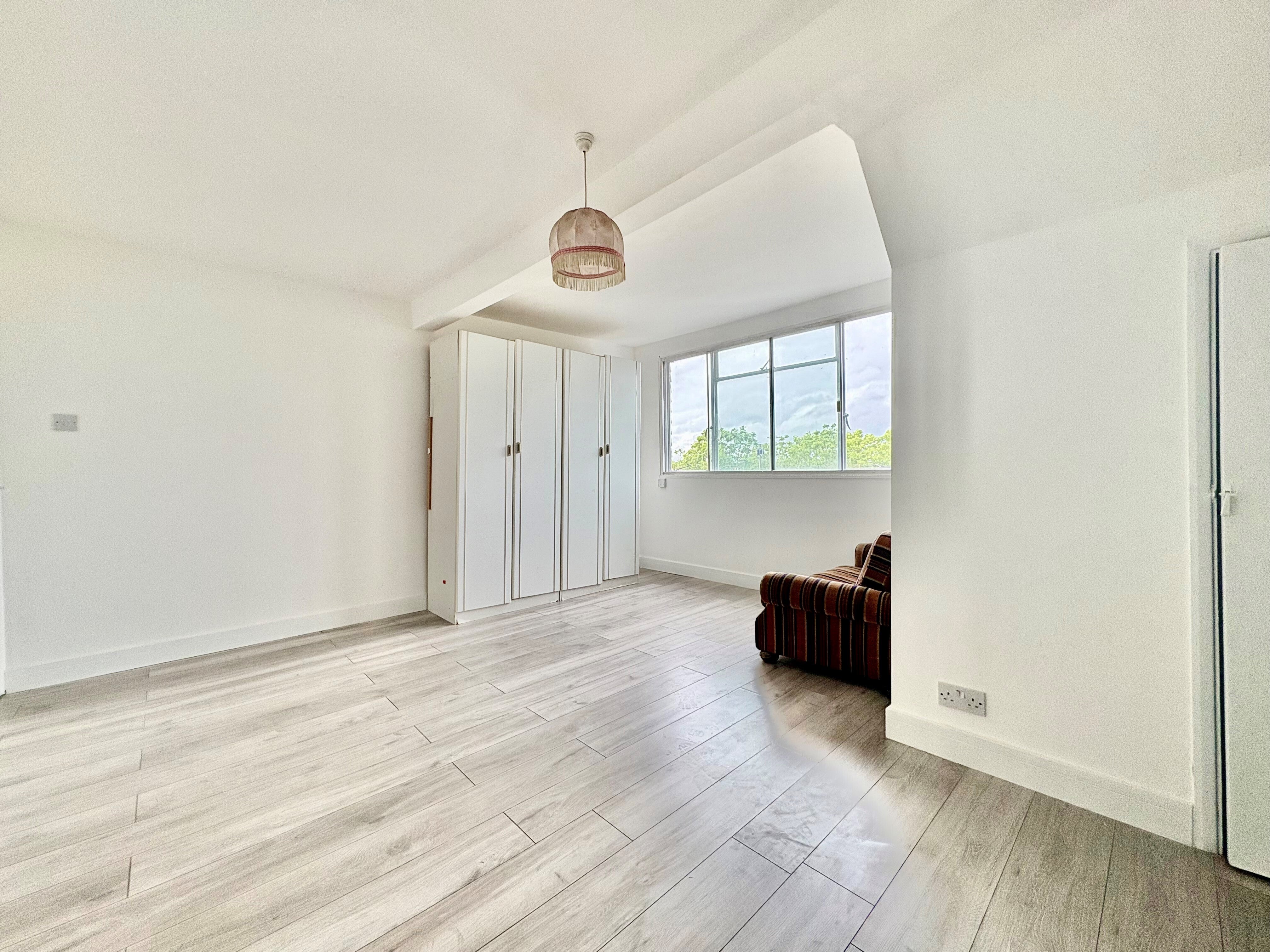 Flat Newgatestreet Road in Broxbourne