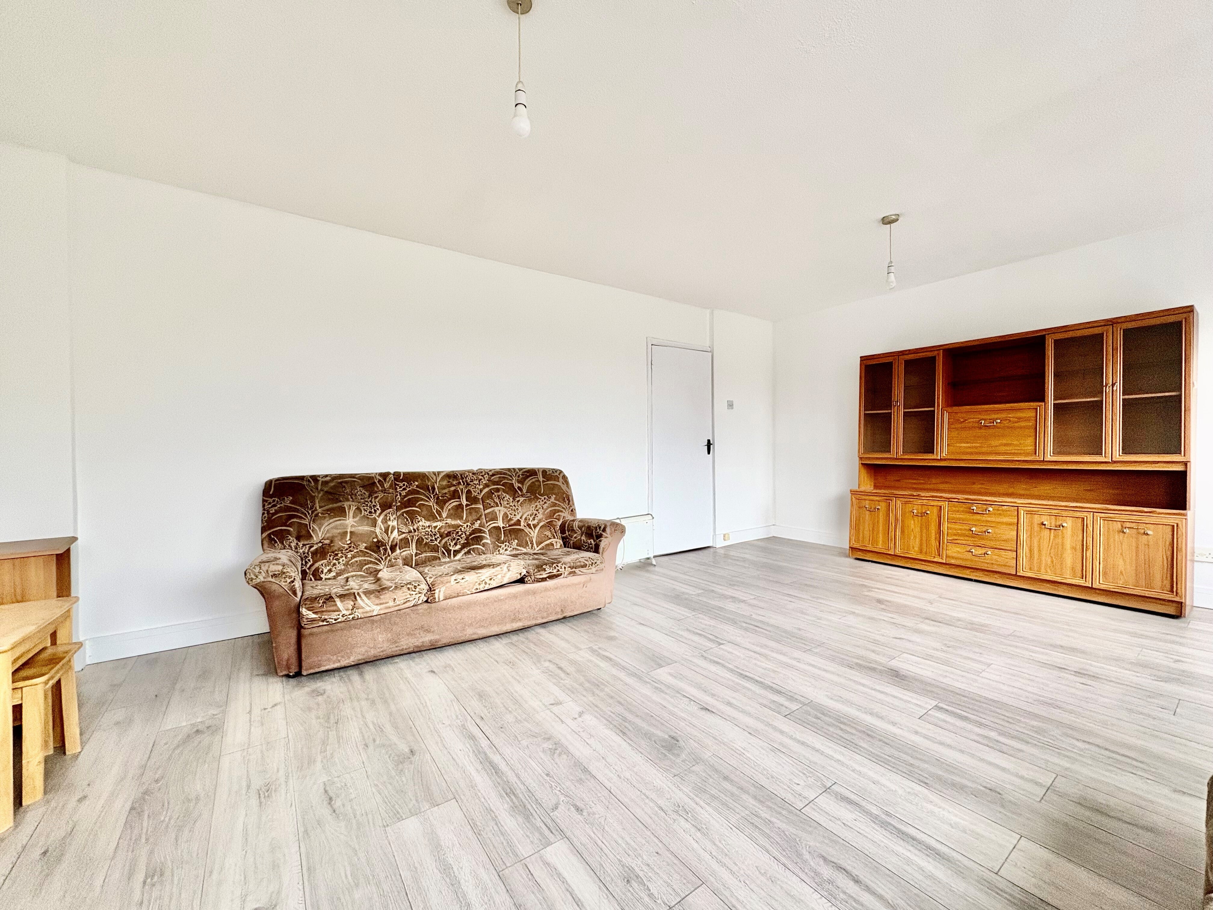 Flat Newgatestreet Road in Broxbourne