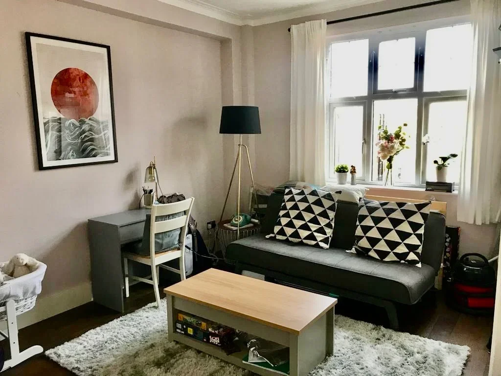 Flat Belsize Grove in Greater London