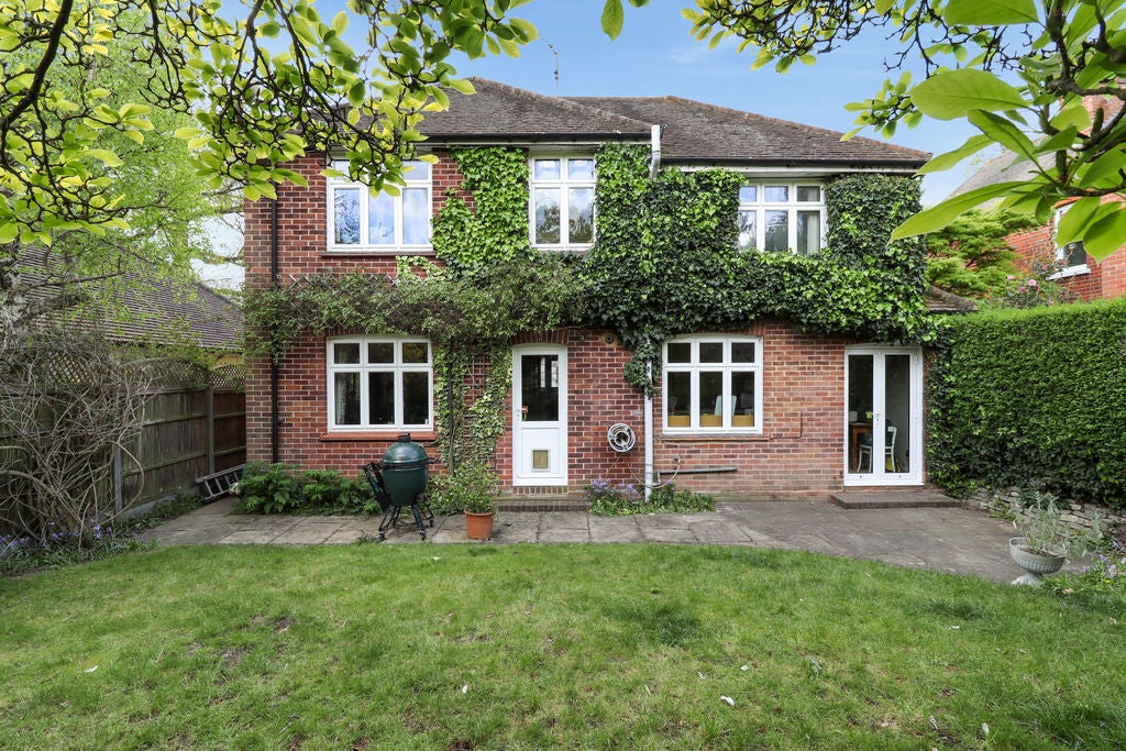 House Kings Lane in Surrey Heath